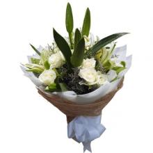 Bouquet of white flowers Bouquet of white flowers